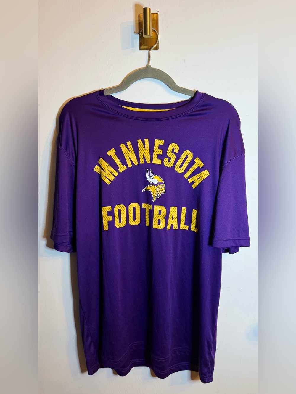 NFL Team Minnesota Vikings Performance Shirt Apparel Mens L Short Sleeve